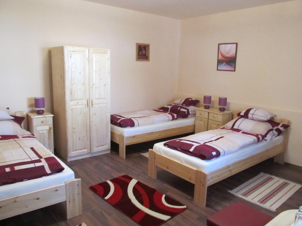 Tavi Feszek Vendeghaz Hotel Bank  Room photo